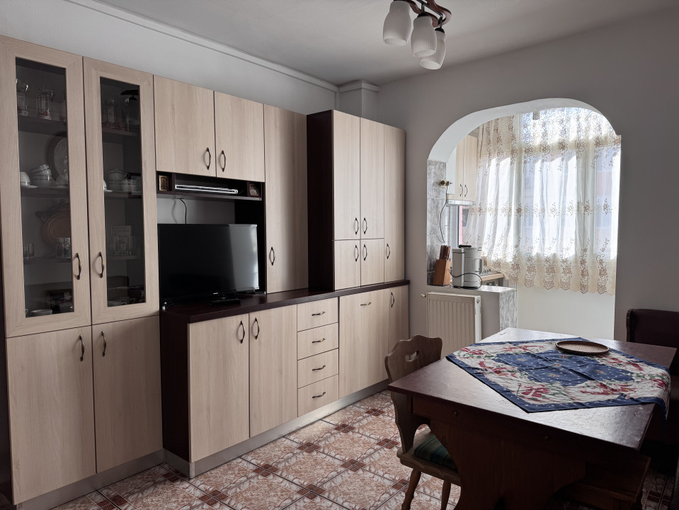 Apartament 3 camere de închiriat în Vasile Aaron