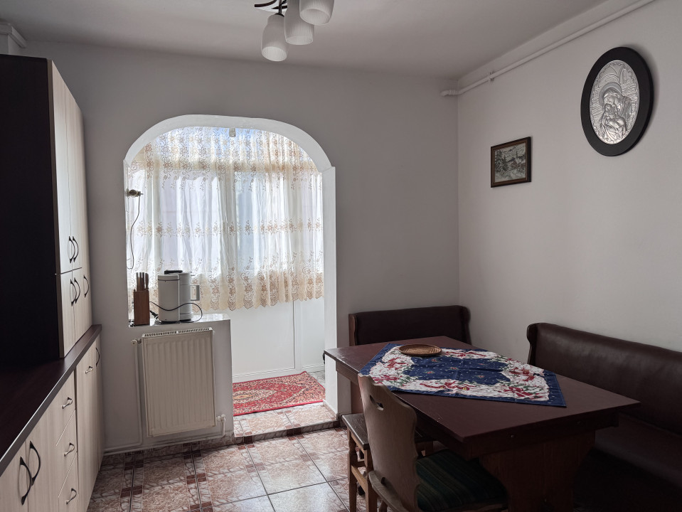 Apartament 3 camere de închiriat în Vasile Aaron