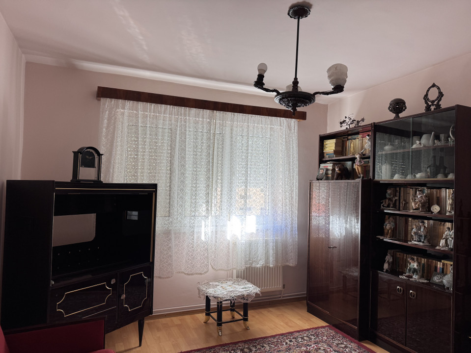 Apartament 3 camere de închiriat în Vasile Aaron