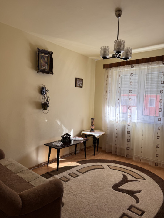 Apartament 3 camere de închiriat în Vasile Aaron