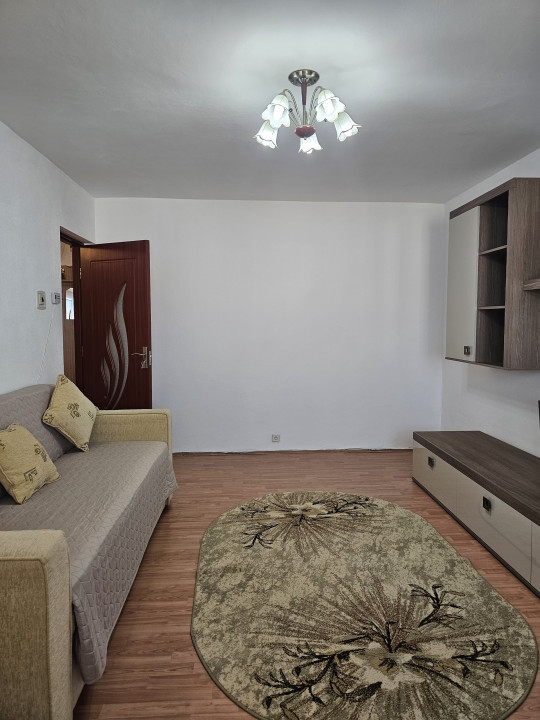 Închiriere apartament cu 3 camere, mobilat și utilat - zona Triaj