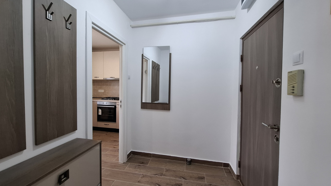 Apartament cu 2 camere, renovat, totul nou, Etaj intermediar