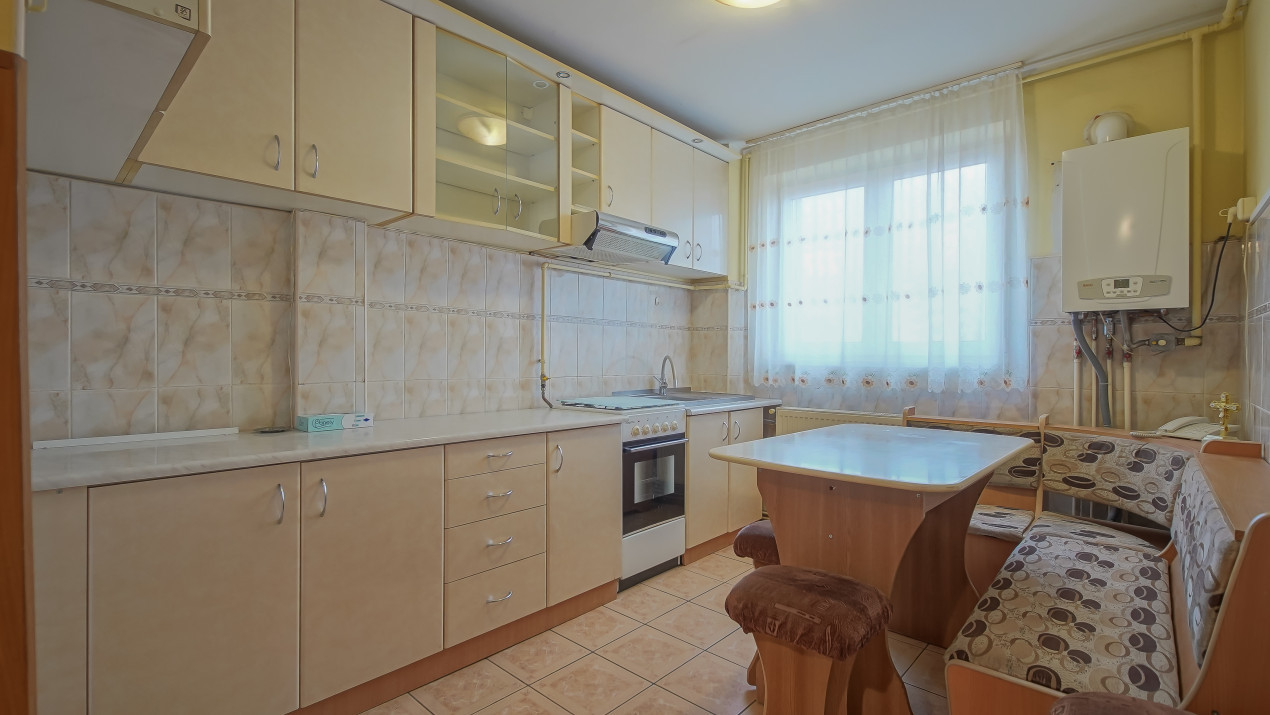 Vânzare apartament cu 3 camere, strada Brandușelor, zona Florilor