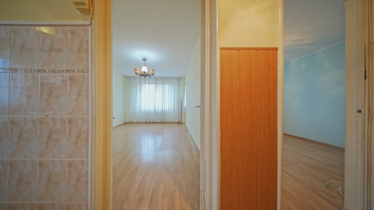 Vânzare apartament cu 3 camere, strada Brandușelor, zona Florilor