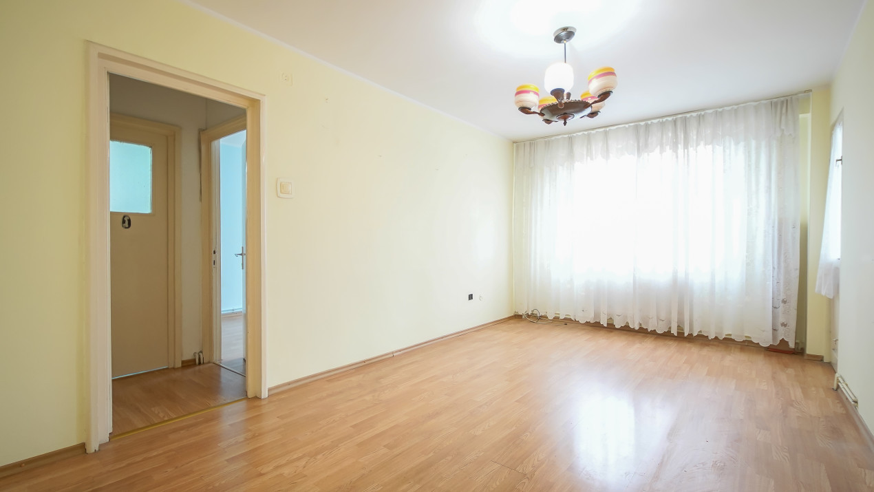 Vânzare apartament cu 3 camere, strada Brandușelor, zona Florilor