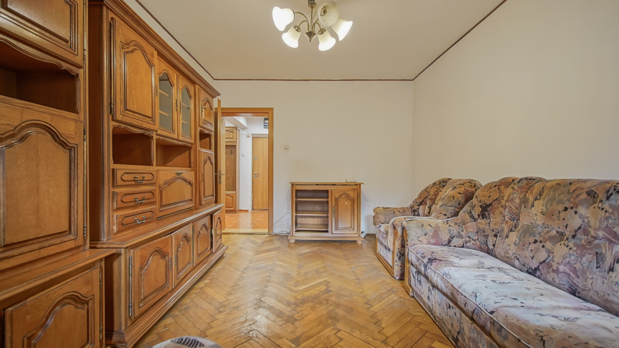 Vânzare apartament cu 2 camere, decomandat, zona Blumăna