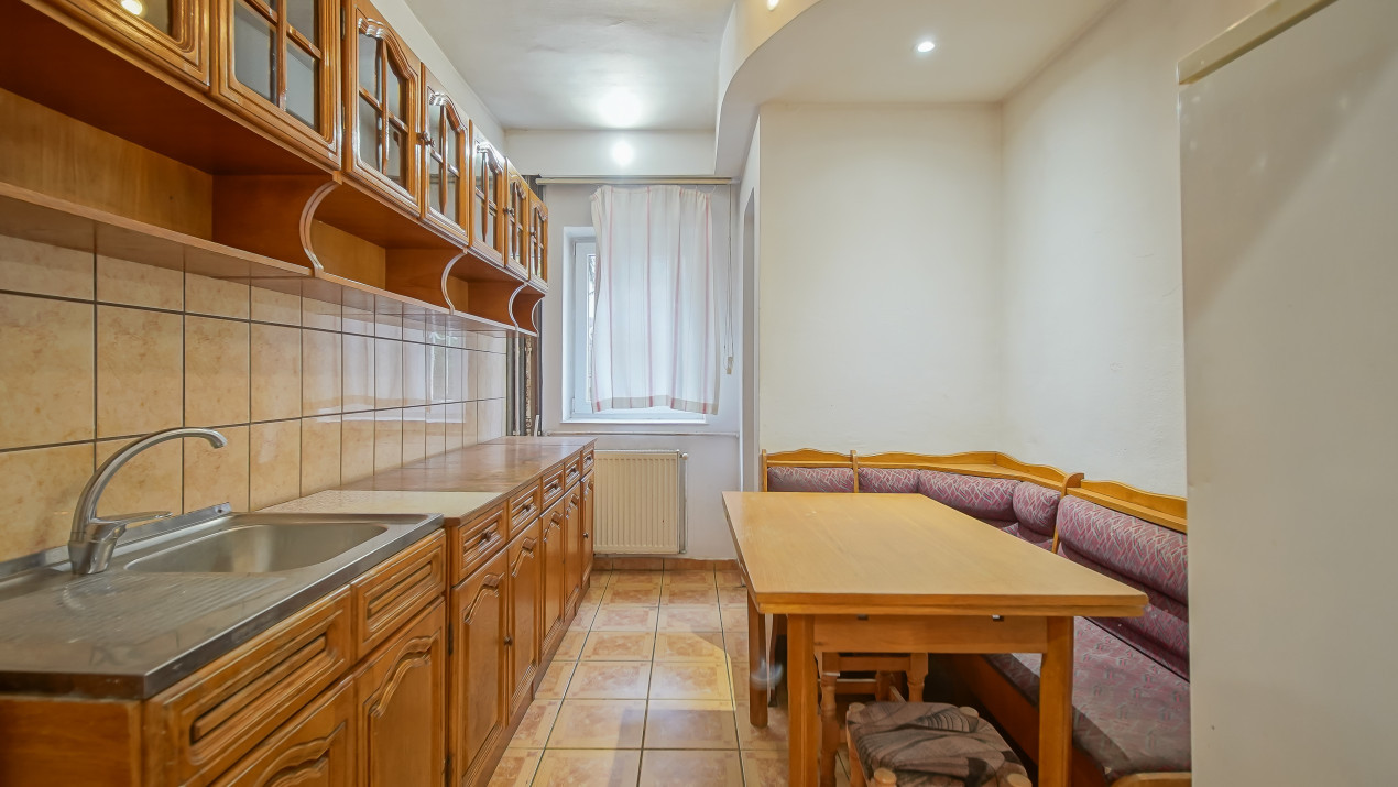 Vânzare apartament cu 2 camere, decomandat, zona Blumăna