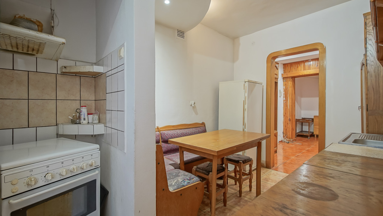 Vânzare apartament cu 2 camere, decomandat, zona Blumăna