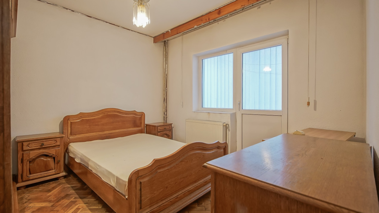 Vânzare apartament cu 2 camere, decomandat, zona Blumăna