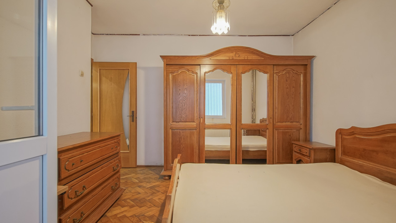 Vânzare apartament cu 2 camere, decomandat, zona Blumăna