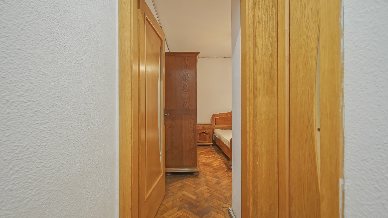 Vânzare apartament cu 2 camere, decomandat, zona Blumăna