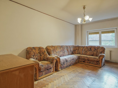 Vânzare apartament cu 2 camere, decomandat, zona Blumăna