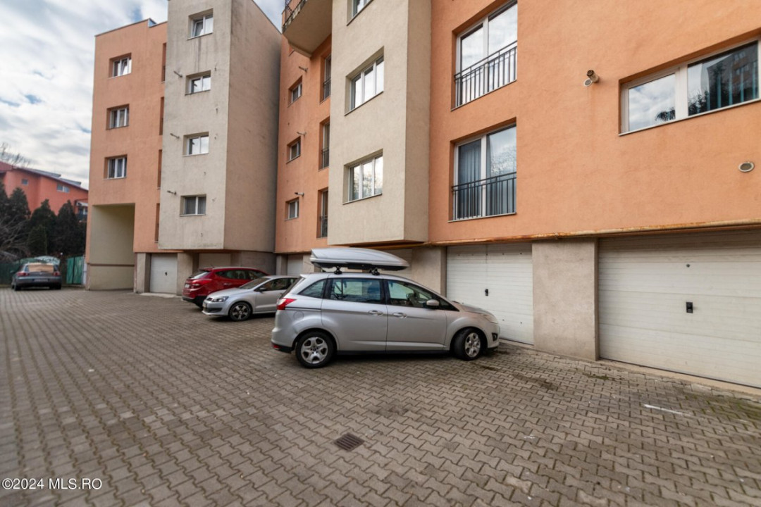 Apartament 3 camere in cartierul Plopilor cu boxa si garaj