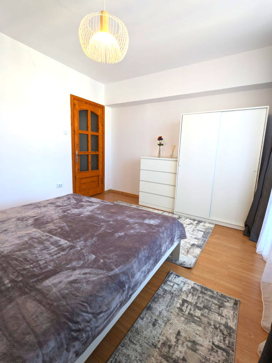 Apartament complet renovat, la prima inchiriere, 3 camere, 2 bai, str. Lunga