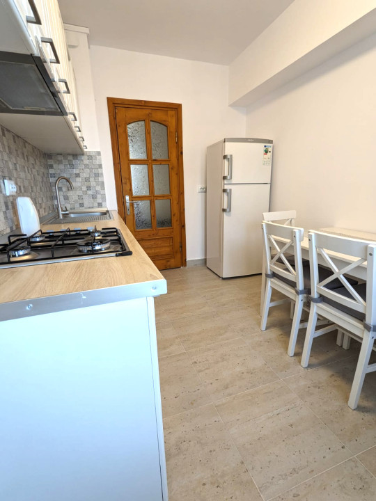 Apartament complet renovat, la prima inchiriere, 3 camere, 2 bai, str. Lunga