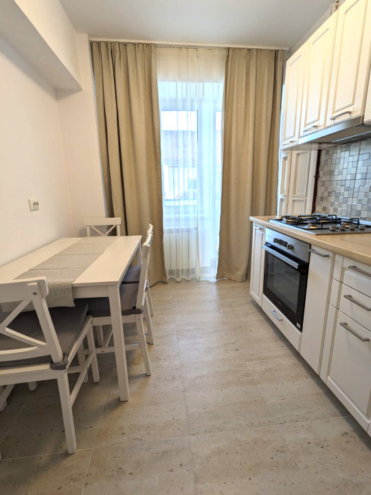 Apartament complet renovat, la prima inchiriere, 3 camere, 2 bai, str. Lunga