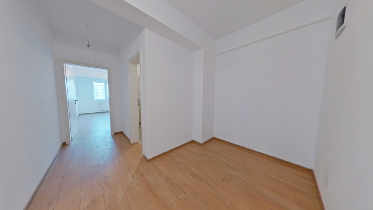 Apartament 3 camere suprafata generoasa ,zona Coresi