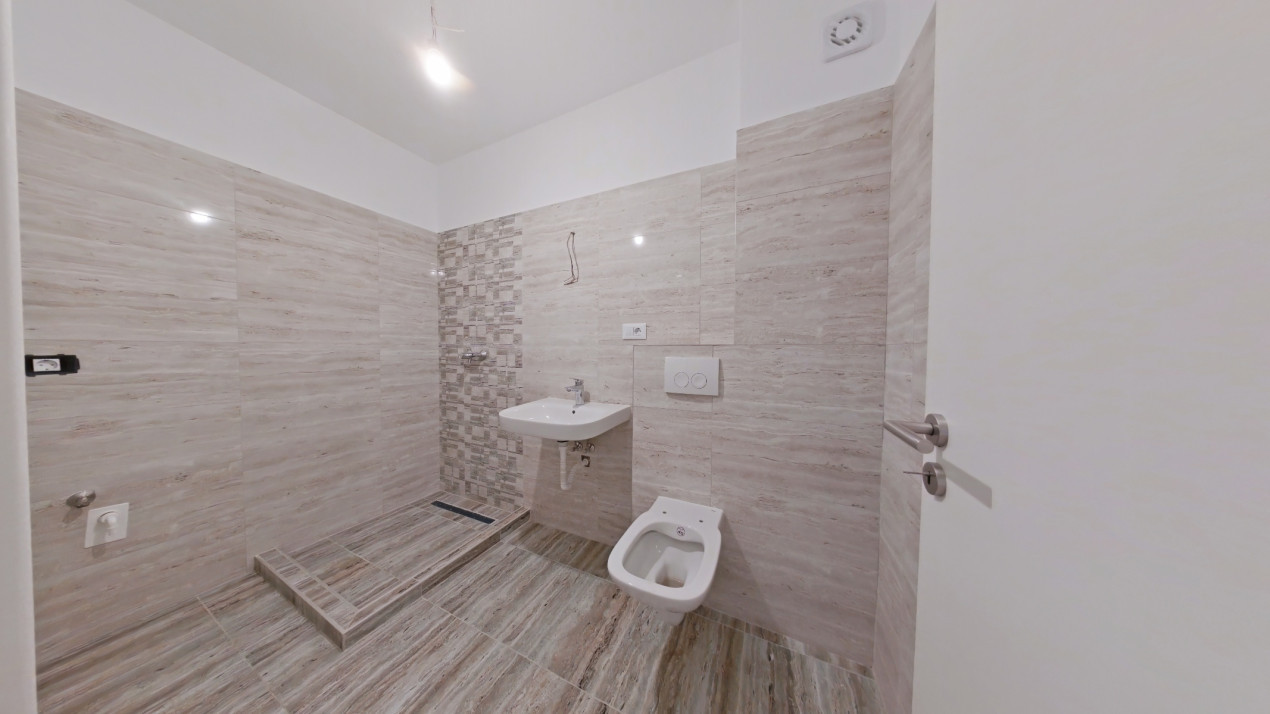 Apartament 3 camere suprafata generoasa ,zona Coresi