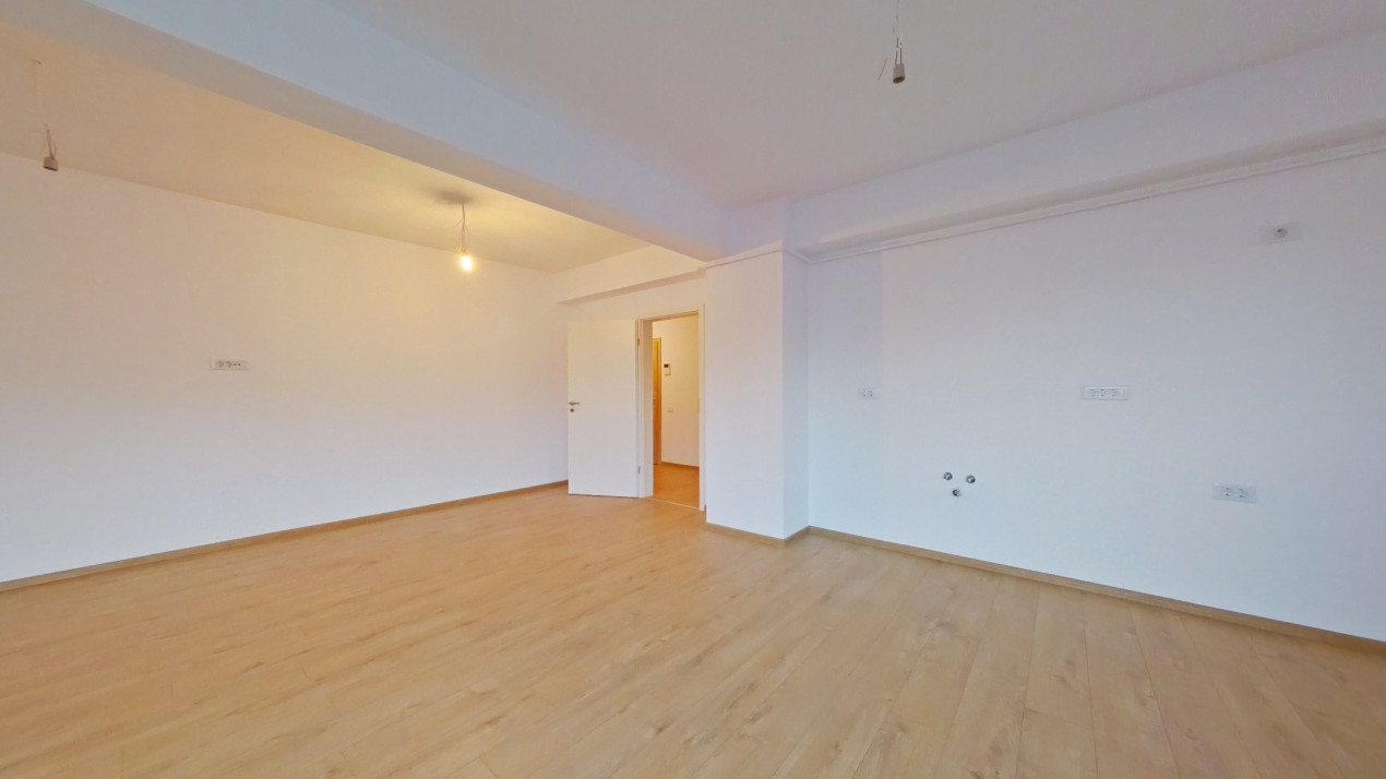 Apartament 3 camere suprafata generoasa ,zona Coresi