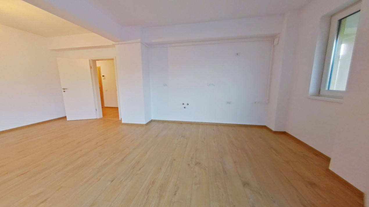 Apartament 3 camere suprafata generoasa ,zona Coresi