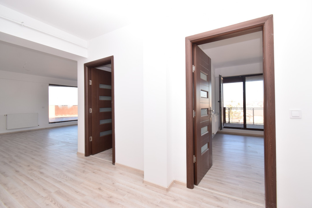 Penthouse bloc nou, lift, terasa, central, priveliste panoramica, terasa 105.5mp