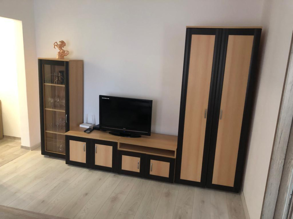 Apartament de închiriat – 2 camere, strada Semaforului