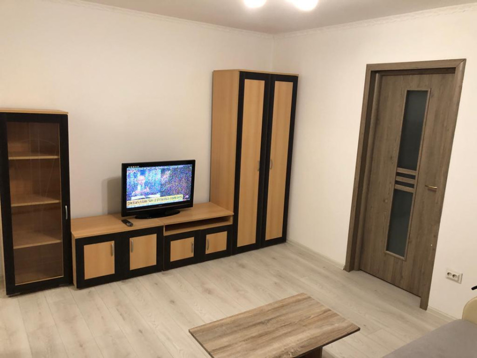 Apartament de închiriat – 2 camere, strada Semaforului