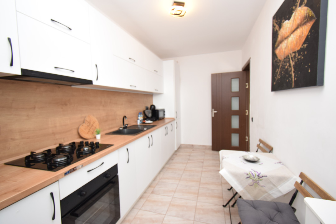 Apartament central, loc de parcare, gradina proprie, mobilat si utilat modern 