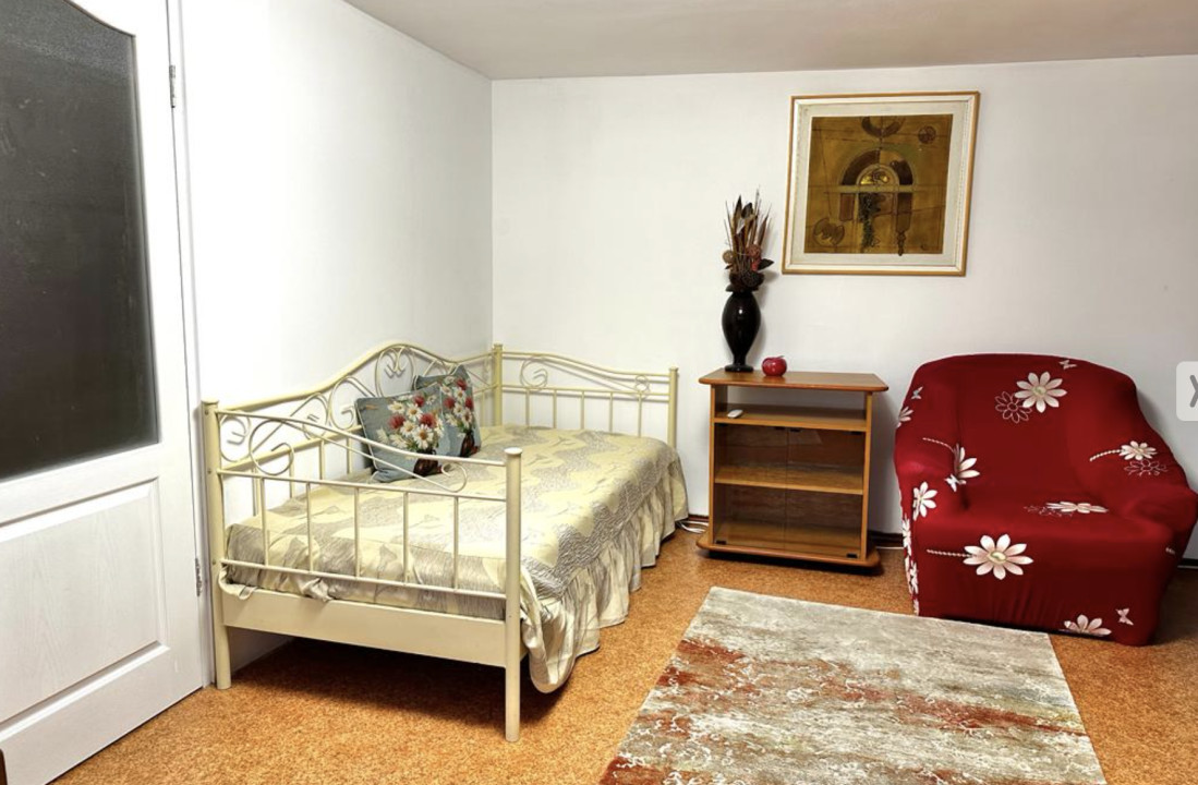 Apartament cu 2 camere decomandate  cu intrare separată, într-o vila deosebită