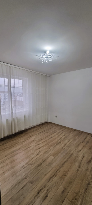 Apartament spațios cu 3 camere și parcare, strada Urușagului.