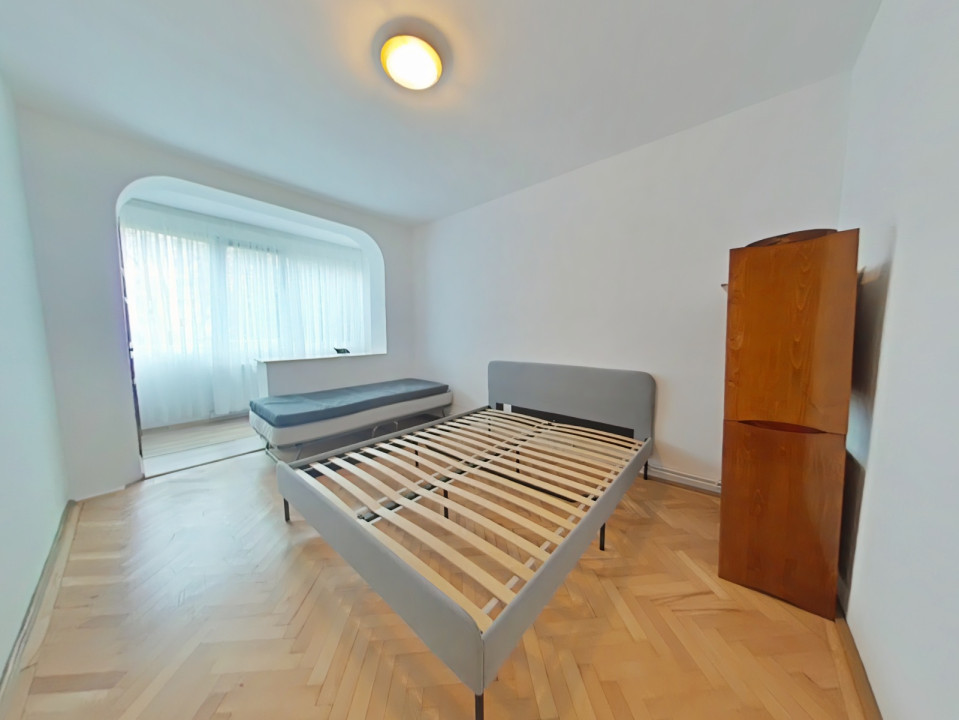 REZERVAT - Inchiriere apartament cu 3 camere, mobilat și utilat pe Bld Victoriei