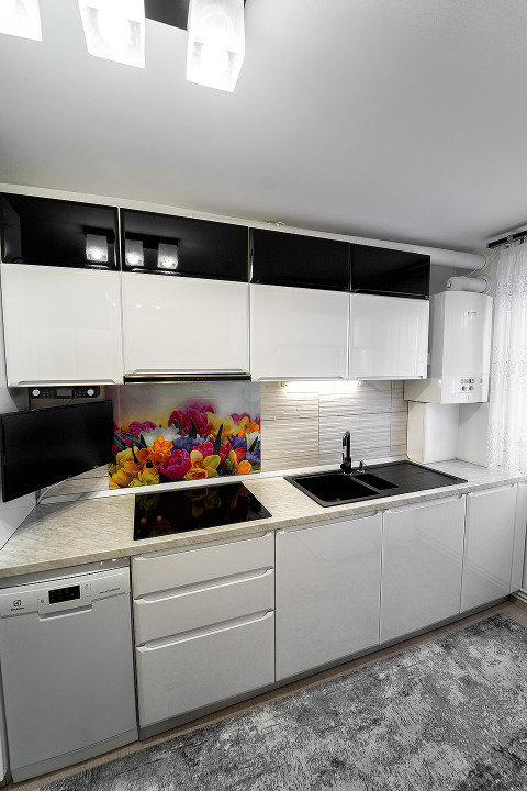 De vânzare apartament 2 camere, complet mobilat și utilat cu pivniță!