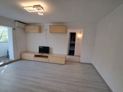 Apartament 2 camere, semidecomandat, Rovine